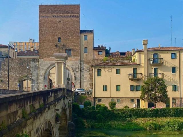 Appartamento in vendita di 200 m² in Vicolo Ponte Molino, 13
