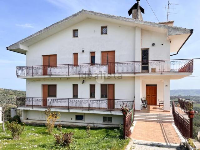 Appartamento in vendita di 200 m² in Contrada Villa Elce, 32
