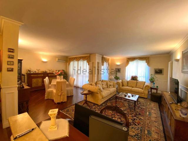 Appartamento in vendita di 200 m² in Corso XX Settembre, 2