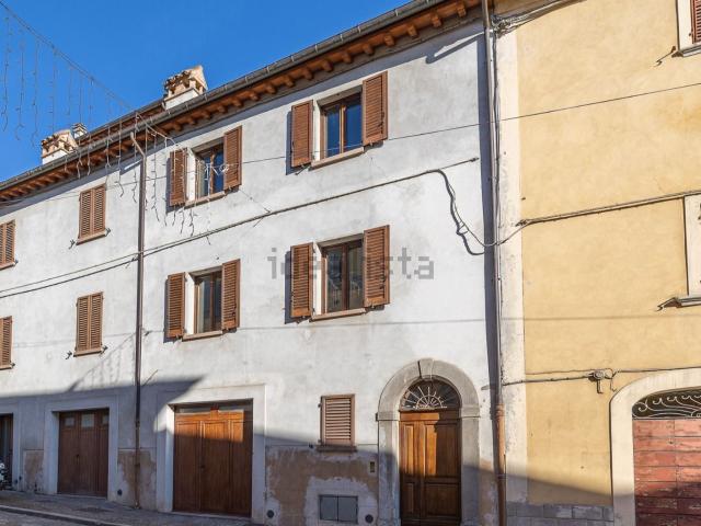 Appartamento in vendita di 200 m² in Corso Angelo Battelli, 59