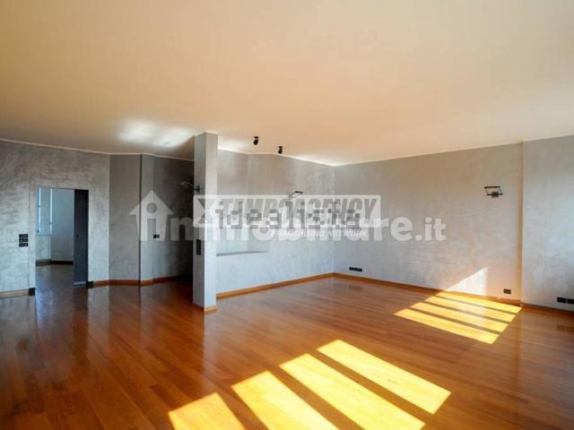 Appartamento in vendita di 200 m² in Corso Sebastopoli, 204