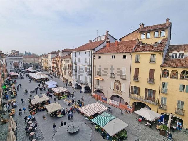 Appartamento in vendita di 200 m² in Piazza Cesare Battisti, 1
