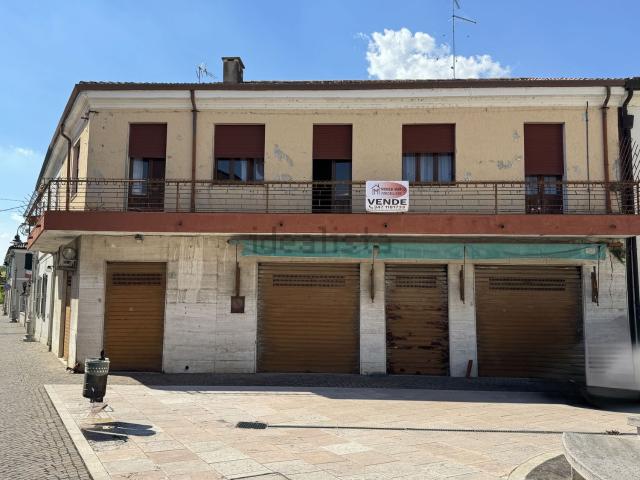 Appartamento in vendita di 200 m² in Piazza Giuseppe Garibaldi