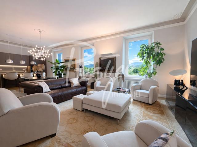 Appartamento in vendita di 200 m² in Piazza Europa