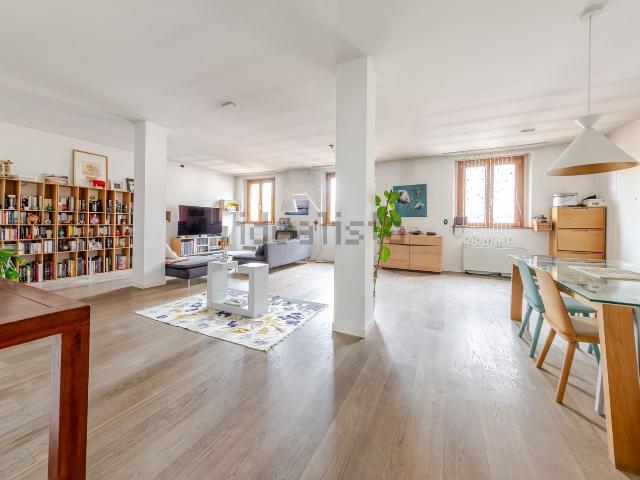 Appartamento in vendita di 200 m² in Piazzale dello Sport, 1