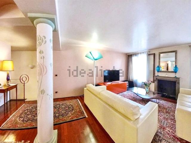 Appartamento in vendita di 201 m² in Via Carlo Alberto