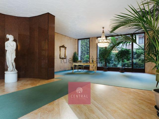 Appartamento in vendita di 201 m² in Via Antonio Canova, 39