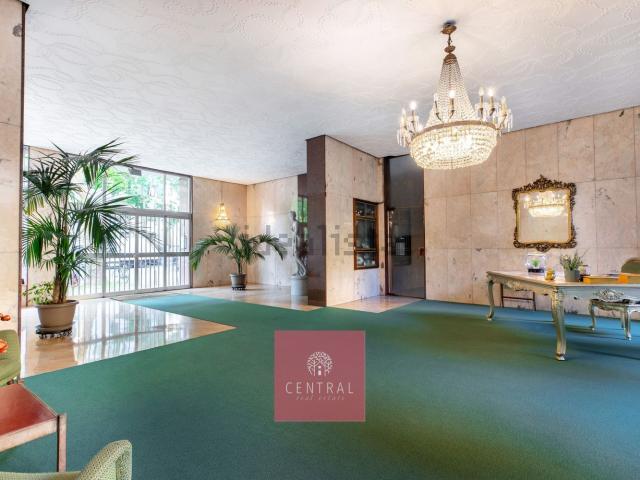 Appartamento in vendita di 201 m² in Via Antonio Canova, 39