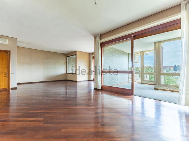 Appartamento in vendita di 201 m² in Via Giovanni Arrivabene, 40