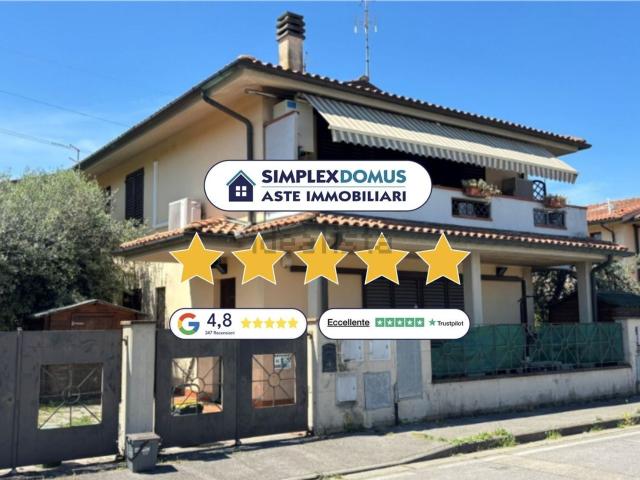 Appartamento in vendita di 201 m² in Via Ferrara