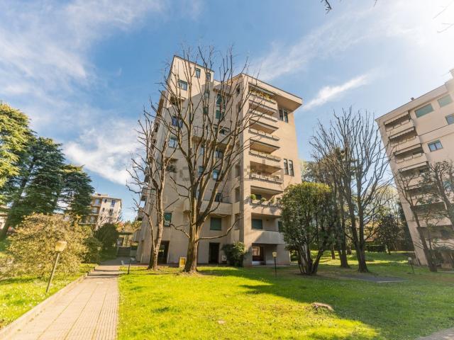 Appartamento in vendita di 201 m² in Via Lecco, 164