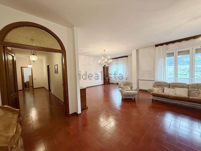 Appartamento in vendita di 201 m² in Viale Galileo Galilei