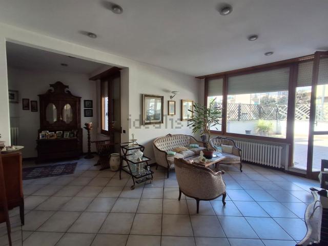 Appartamento in vendita di 201 m² in Viale Luigi Campofregoso
