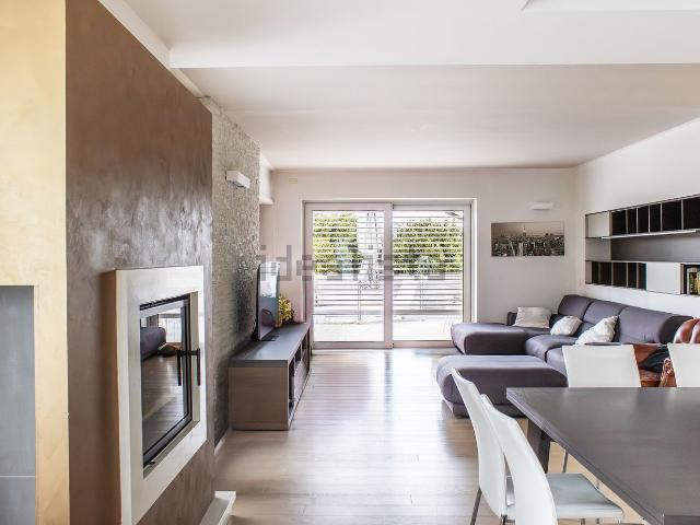 Appartamento in vendita di 201 m² in Viale Stazione