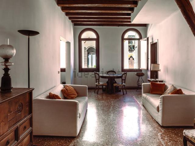 Appartamento in vendita di 201 m² in Calle del Tentor