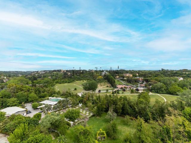 Appartamento in vendita di 202 m² in Via Cassia, 240