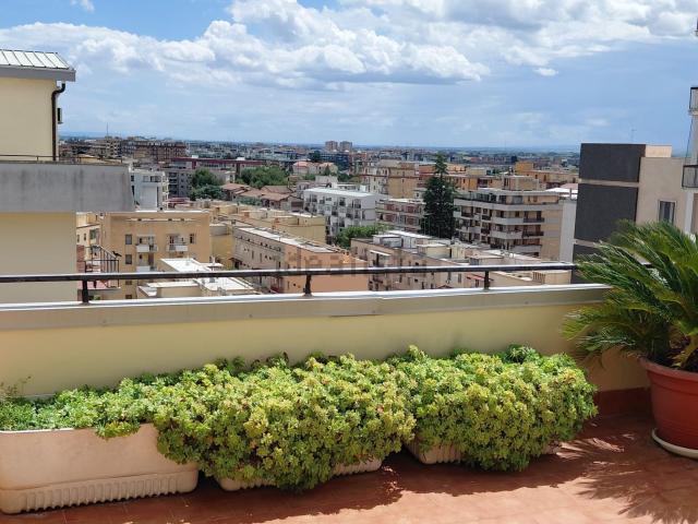 Appartamento in vendita di 202 m² in Via Guido de Stisi, 85