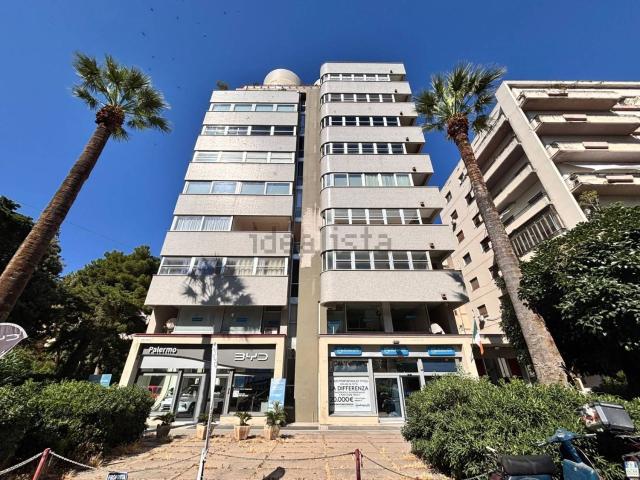 Appartamento in vendita di 202 m² in Via della Libertà, 103