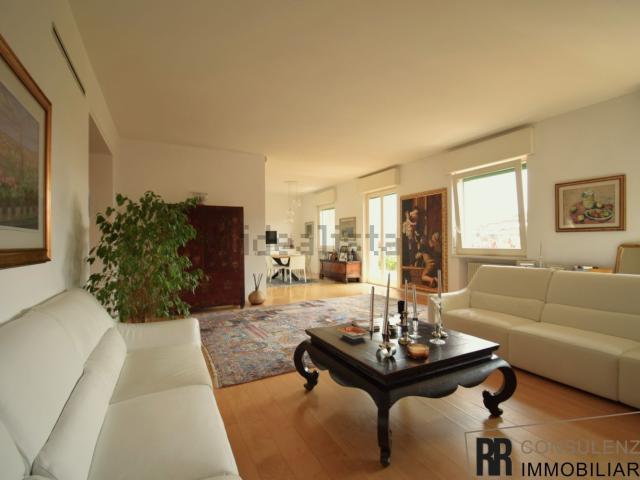 Appartamento in vendita di 202 m² in Via della Valverde