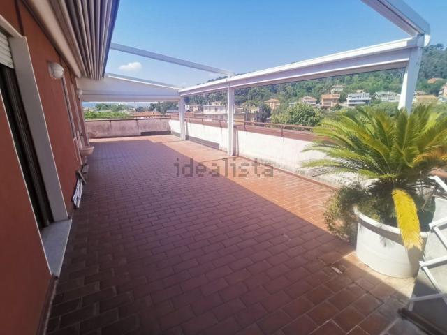 Appartamento in vendita di 202 m² in Via Lodovico Agostini