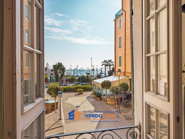 Appartamento in vendita di 202 m² in Via Matteo Repetto, 78
