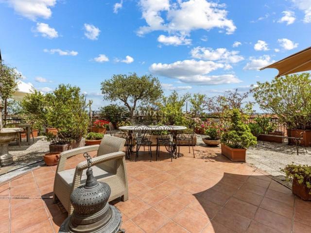 Appartamento in vendita di 202 m² in Via Sansovino, 33