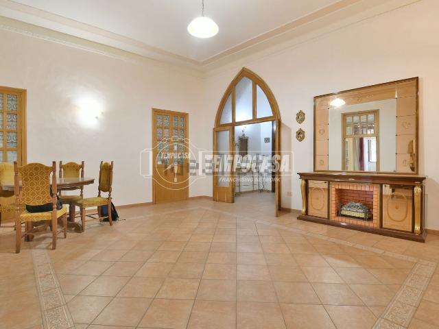 Appartamento in vendita di 202 m² in Via T.Betuzio Barro, 11
