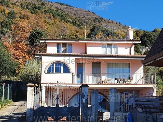 Appartamento in vendita di 202 m² in Contrada Romagnano, 23
