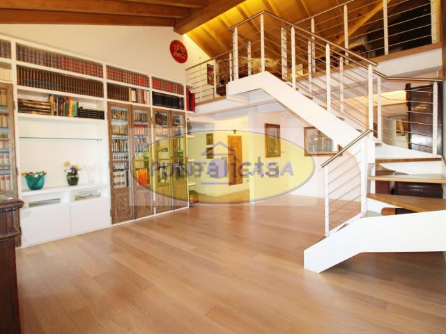 Appartamento in vendita di 203 m² in Via Callisto Piazza