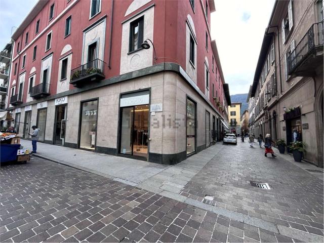 Appartamento in vendita di 203 m² in Via Cinque Giornate