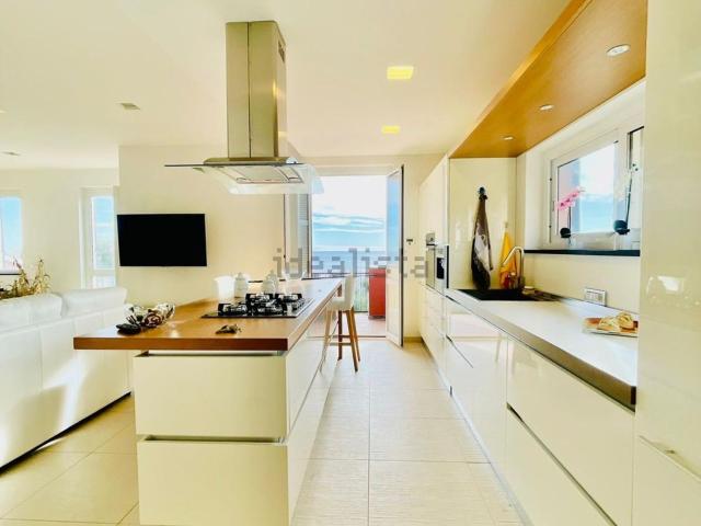 Appartamento in vendita di 203 m² in Via Agave
