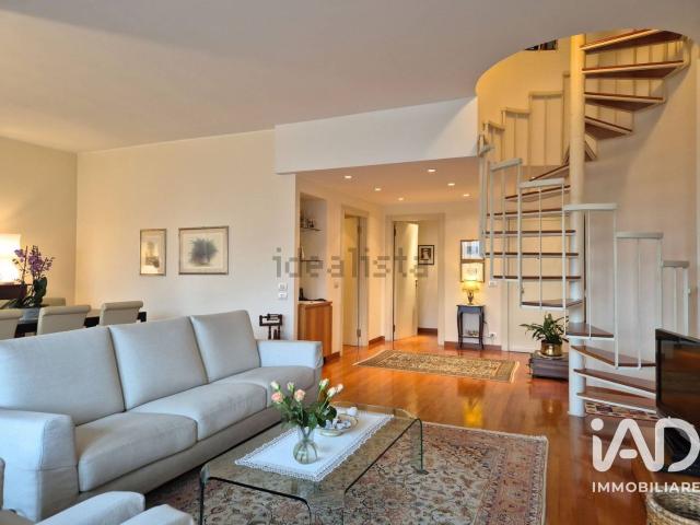 Appartamento in vendita di 203 m² in Via Giovanni XXIII, 23