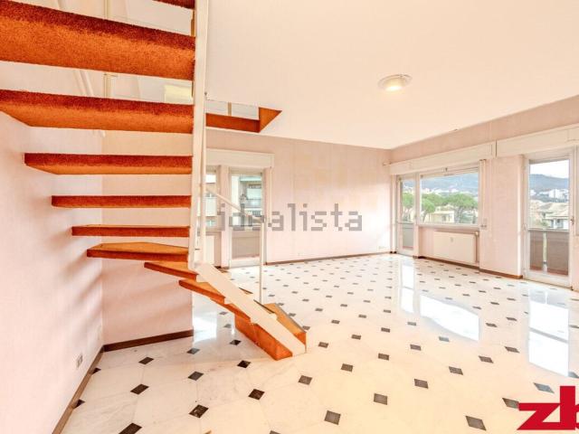 Appartamento in vendita di 203 m² in Via Guglielmo Batt