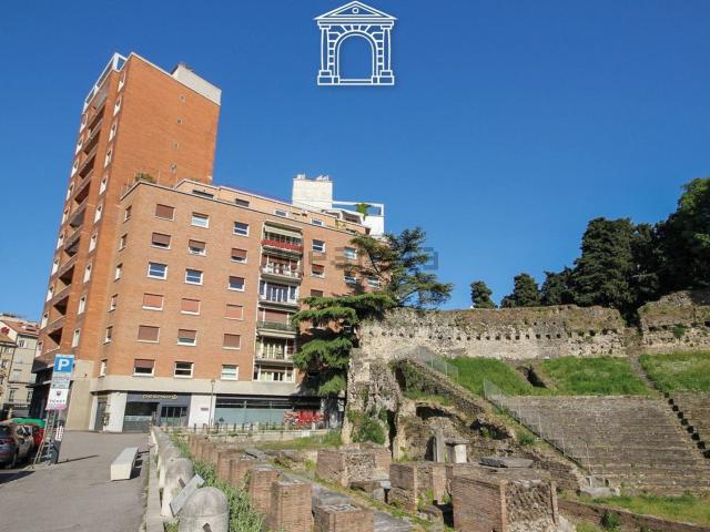 Appartamento in vendita di 203 m² in Via di Donota
