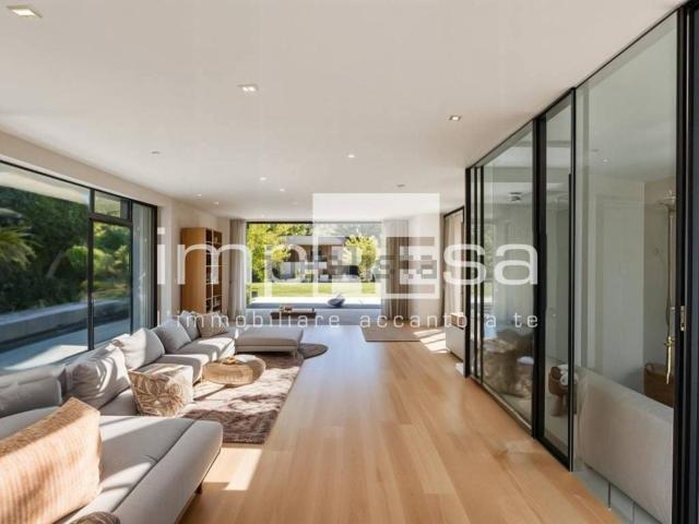 Appartamento in vendita di 203 m² in Via Eugenio Rota