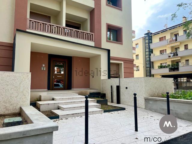Appartamento in vendita di 203 m² in Via Montereale, 17
