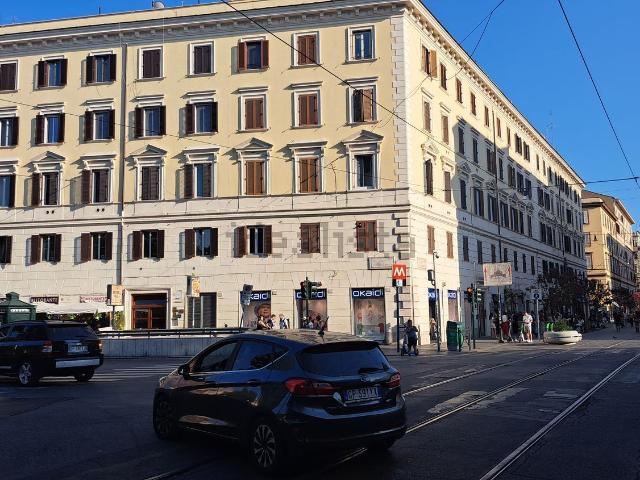 Appartamento in vendita di 203 m² in Viale Giulio Cesare, 151