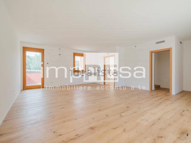 Appartamento in vendita di 204 m² in Via Generale Pennella