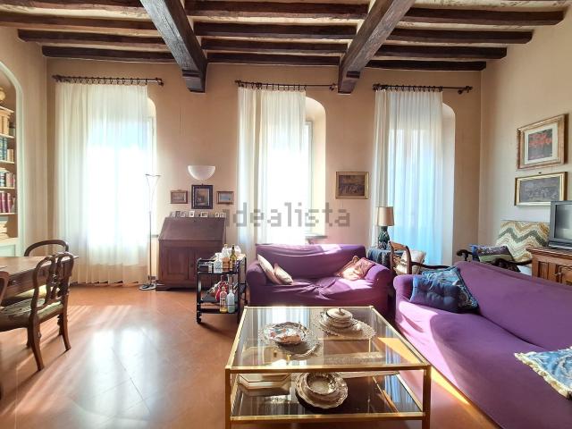 Appartamento in vendita di 204 m² in Via Giosuè Carducci, 18