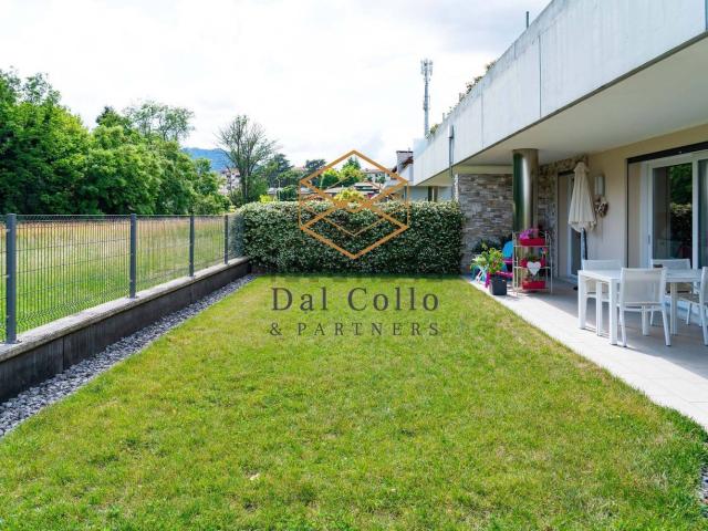 Appartamento in vendita di 204 m² in Via Dino Lanaro