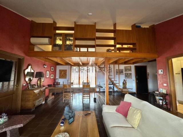 Appartamento in vendita di 204 m² in Via Eugenio Montale, 2