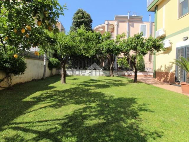 Appartamento in vendita di 204 m² in Via Lazio, 61