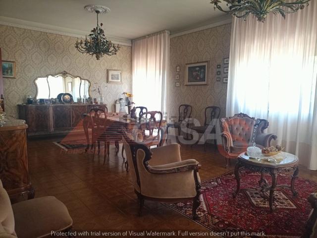 Appartamento in vendita di 204 m² in Via Monte Grappa