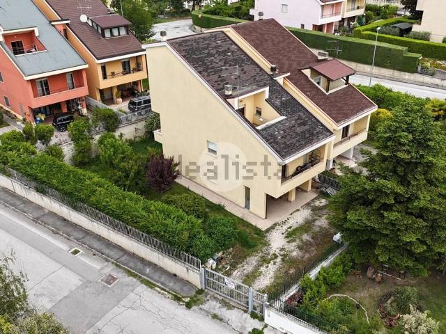 Appartamento in vendita di 204 m² in Via Marche, 4