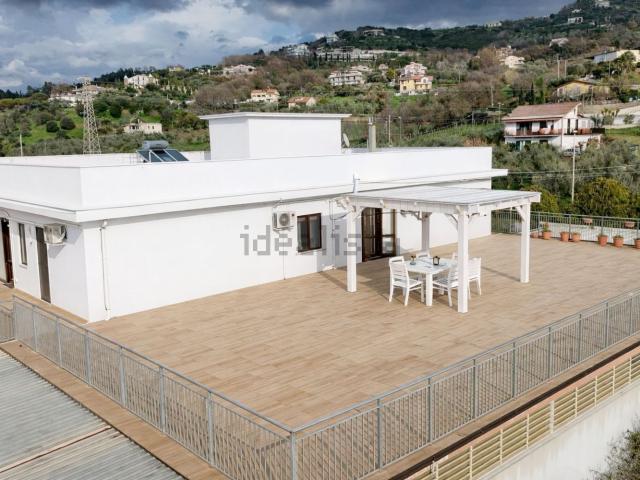 Appartamento in vendita di 204 m² in Via Piano delle Pere, 114