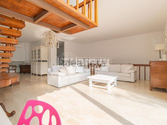 Appartamento in vendita di 204 m² in Via Pietro Giardini