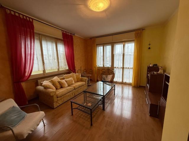 Appartamento in vendita di 204 m² in Via U. Foscolo, 76