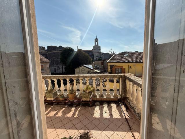 Appartamento in vendita di 204 m² in Largo Giuseppe Ferragina, 9