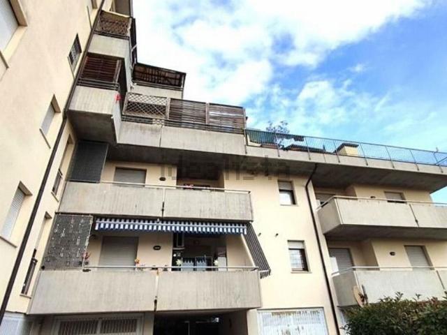 Appartamento in vendita di 204 m² in Strada del Pasubio, 220