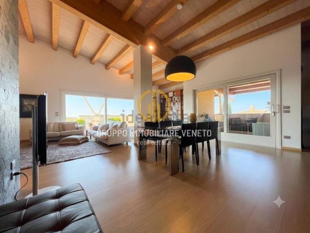 Appartamento in vendita di 205 m² in Via Galileo Galilei